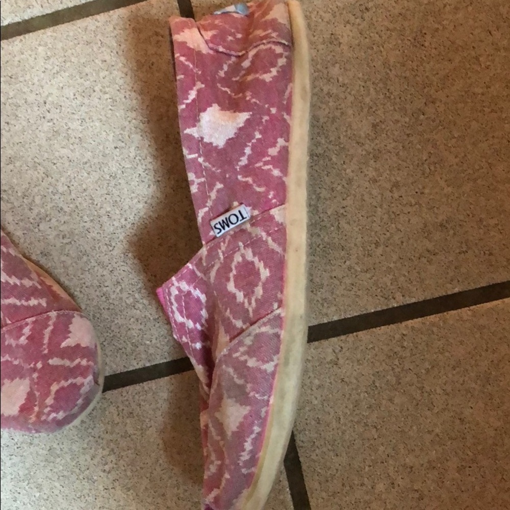 Toms - Picture 2 of 4